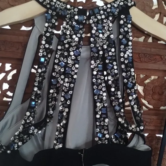 Evening grown or prom dress - Picture 3 of 6